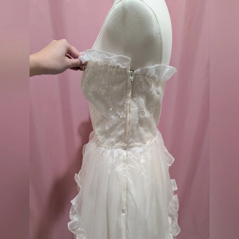 SOLD - Vintage Contempo Casuals Strapless Lace Ballgown (Vintage Size 5/6) - Picture 5 of 12